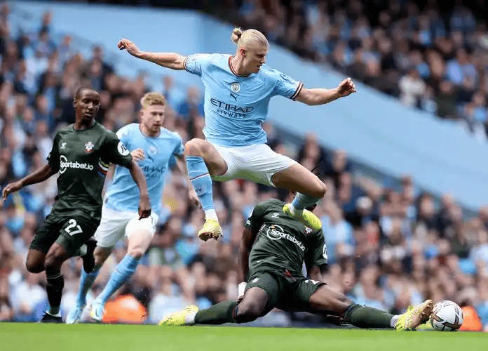 喜鹊残阵誓破蓝月魔咒！曼城欧冠分心恐遭爆冷，纽卡主场逆袭一线生机